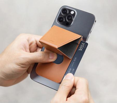 Магнитный бумажник с функцией стенда UNIQ LYFT Magnetic (MGSNAPONCH-LYFTBWN) Коричневый